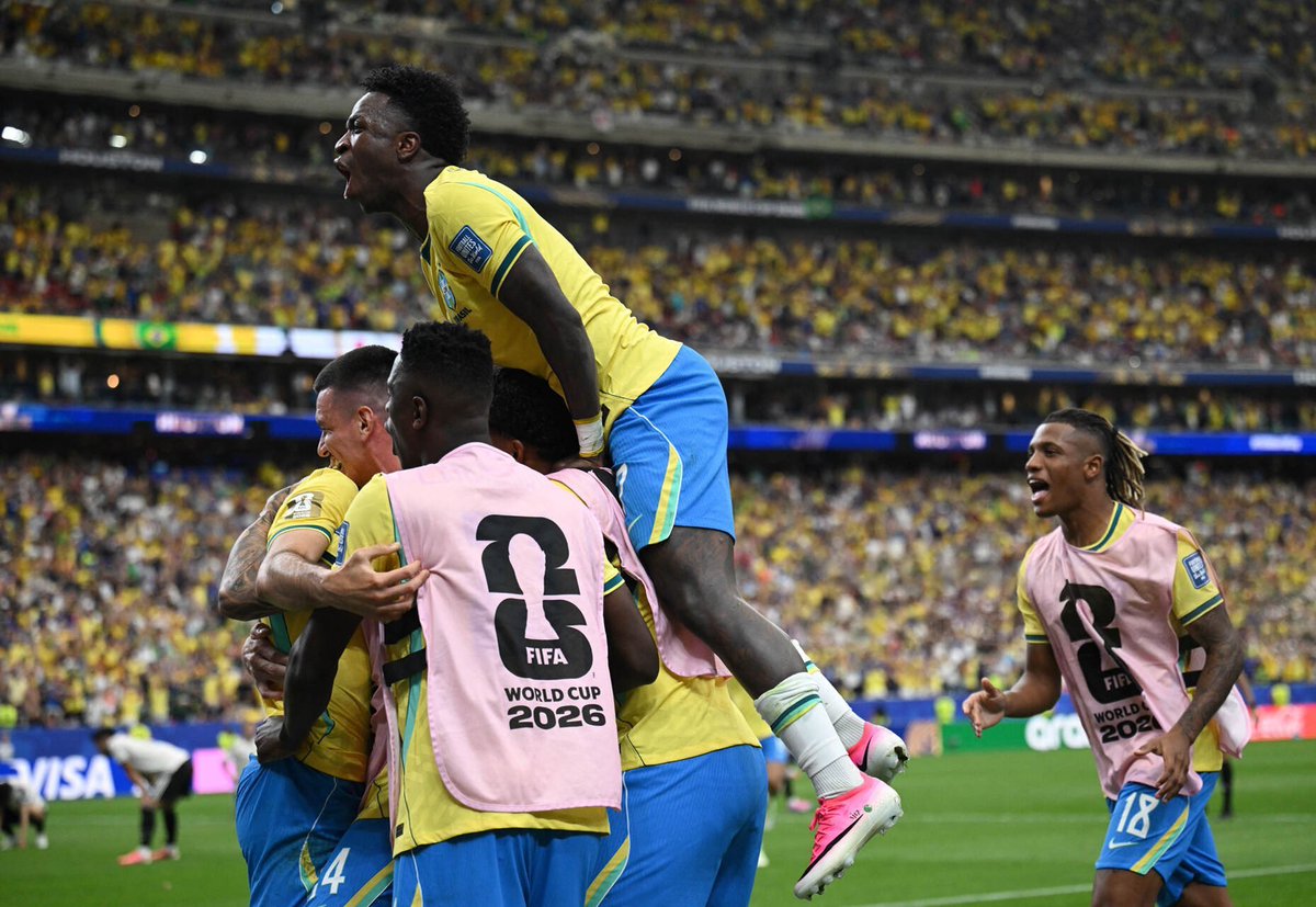VULGAOTT's tweet photo. Não quero ser o melhor time.

Não quero jogar mais bola.

Não quero ser melhor do mundo.

Não quero recordes.

Quero ser hexa. 4 jogos. https://t.co/pvwdffkYg2