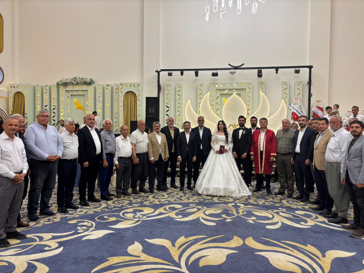 akgencadiyaman's tweet photo. Çalışma ve Sosyal Güvenlik Bakan Yardımcımız Sayın Ahmet Aydın, İl Başkanımız Sayın Ekrem Çadır, İl Gençlik Kolları Başkanımız Sayın Hasan Ünsal ve teşkilat mensuplarımızla birlikte; önceki dönemlerde AK Parti Merkez İlçe Başkanlığı görevinde bulunan Sayın Zeynal Özbilgin’in kıymetli oğlu Mehmet Özbilgin ile Ali Gündoğdu’nun kıymetli kızı Mihriban Gündoğdu’nun düğün merasimine katılarak bu anlamlı günlerinde mutluluklarına ortak olduk.
Genç çiftimizi gönülden tebrik ediyor; ömür boyu sağlık, huzur, bereket ve mutluluk içinde bir yaşam sürmelerini temenni ediyorum.
Allah birlik ve beraberliklerini daim eylesin. 

@AhmetAYDIN_02 
@avekremcadir 
@avhasanunsal 

#AKGençAdıyaman #TürkiyeYüzyılı #AKParti