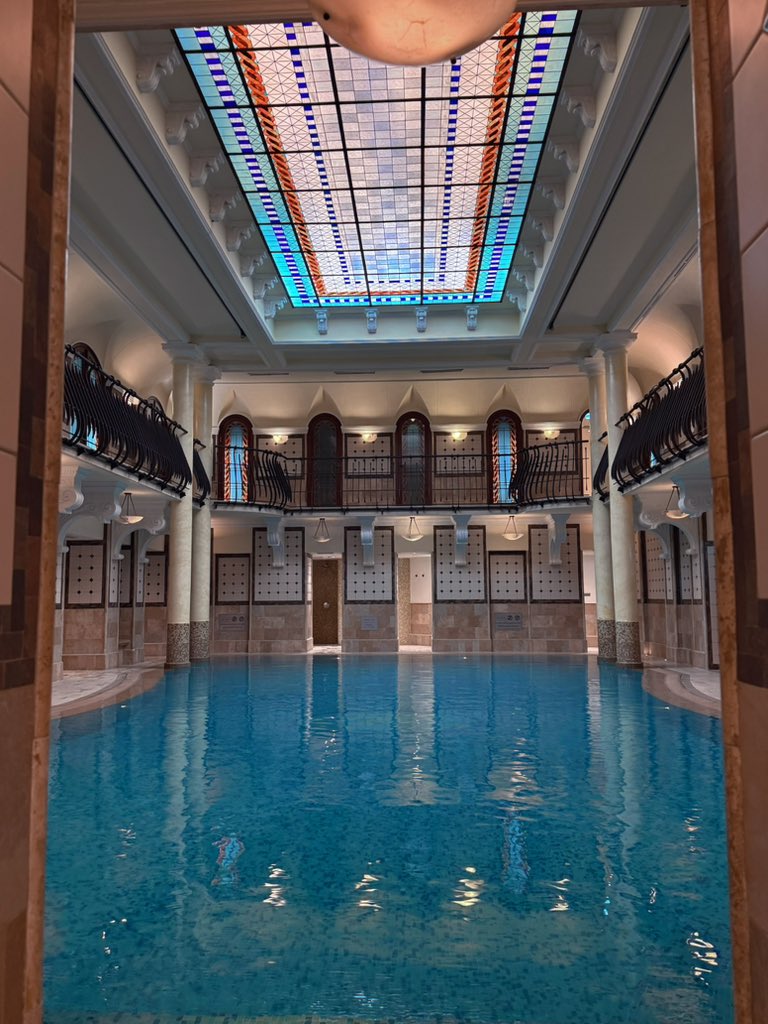 lovercarino28's tweet photo. Budapest🏊 https://t.co/F5jXOncExl