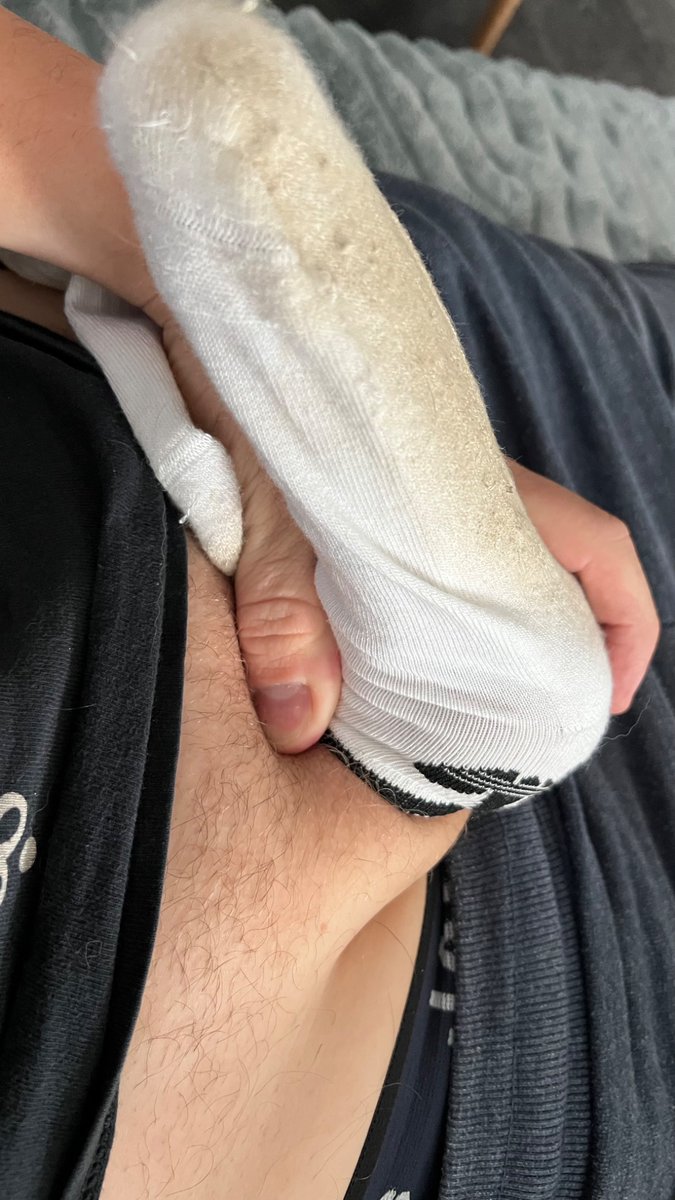 Timmm871's tweet photo. Liebt noch jemand das Gefühl, wenn man den Schwanz in die getragene Socke einer Frau steckt? Oder darin abspritzt? 

#sock #sockjob #sockfetish #cockinsock https://t.co/0kKY4OD6GQ