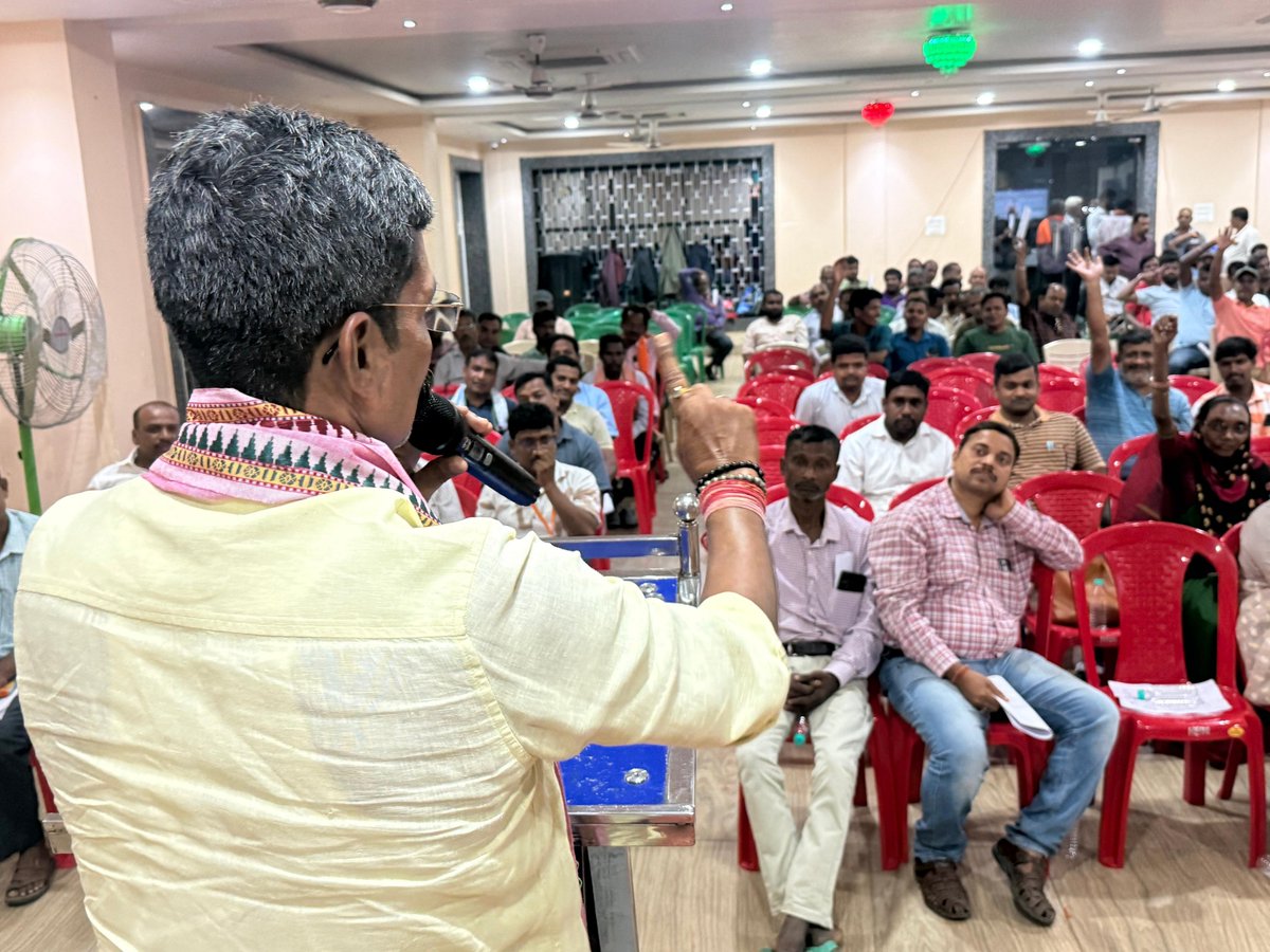 CSNandaOdisha's tweet photo. ହୋଟେଲ ଚିଲି ସ୍ପାଇସ୍ ଠାରେ ଆୟୋଜିତ ସୋର ନିର୍ବାଚନ ମଣ୍ଡଳୀ ସ୍ତରୀୟ ସାଂଗଠନିକ ବୈଠକରେ ଯୋଗଦେଇ ମୋର ବିଚାର ରଖିବା ଅବସରରେ। https://t.co/z637BGGFKv