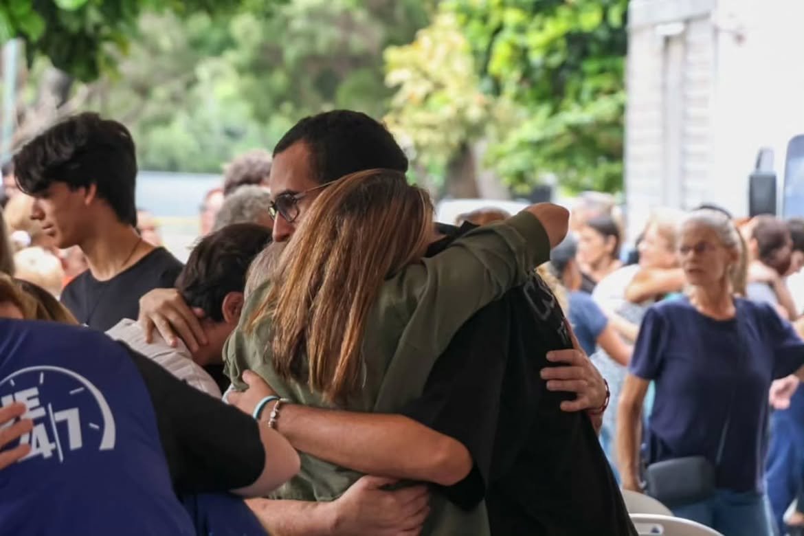 duquegustavoS's tweet photo. @vanebachrich @Chacao Vecinos, mucha fuerza. Sabemos el dolor que hay en muchos hogares, pero la esperanza y la solidaridad de nuestra comunidad nos sacarán adelante.

Dios con nosotros 🙏🏻 https://t.co/N6ItsPhhZt