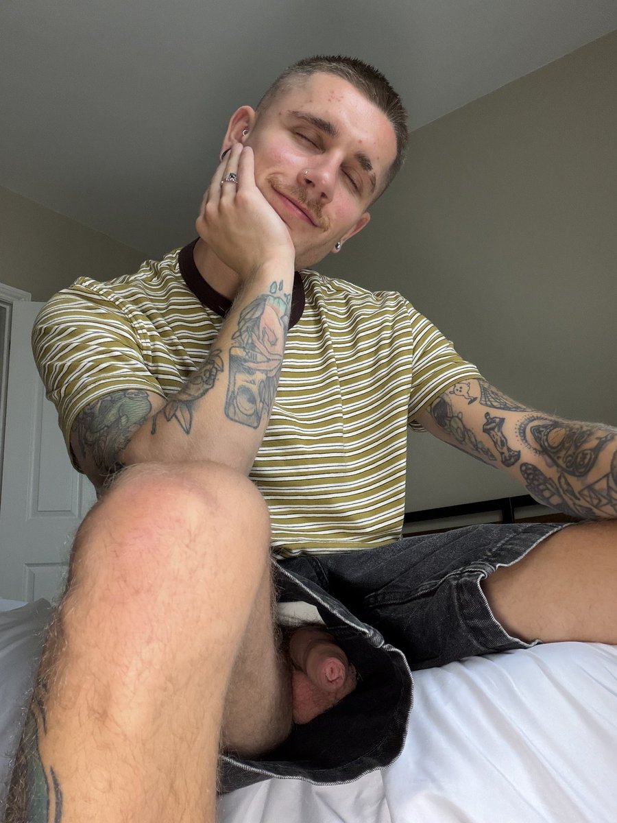 TattInTheHat's tweet photo. Just a normal cute selfie, nothing to see here https://t.co/ccpMAbg6m5
