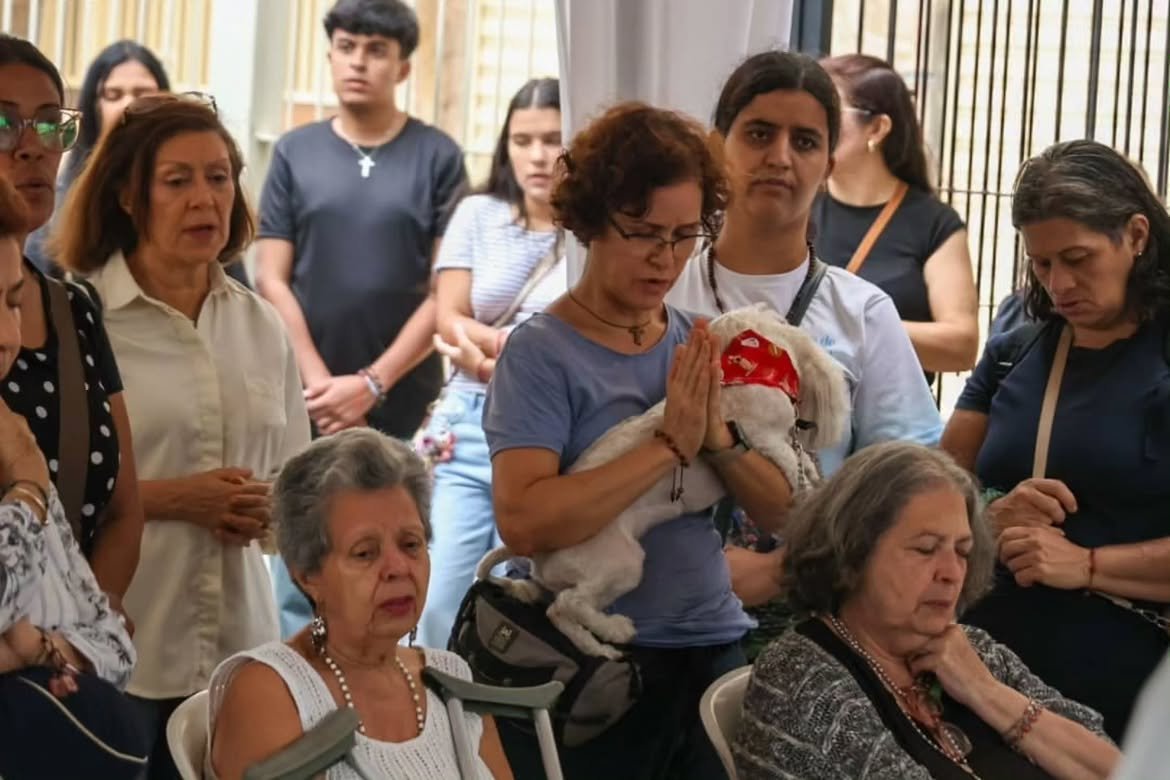 duquegustavoS's tweet photo. @vanebachrich @Chacao Vecinos, mucha fuerza. Sabemos el dolor que hay en muchos hogares, pero la esperanza y la solidaridad de nuestra comunidad nos sacarán adelante.

Dios con nosotros 🙏🏻 https://t.co/N6ItsPhhZt
