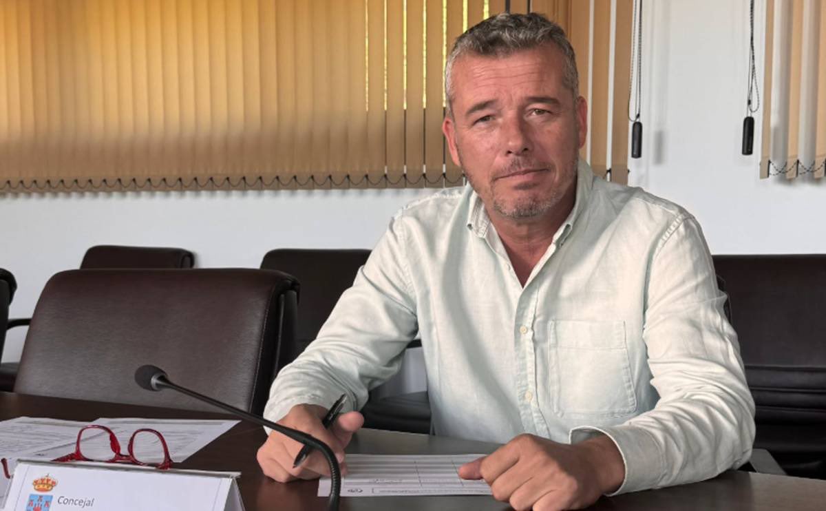 contrastado's tweet photo. Al concejal del PP en el ayuntamiento de Benahavís (Málaga) le deniegan la nacionalidad española.
Nacido en Málaga hace 51 años de padre escocés y madre norteamericana, ha vivido toda la vida aquí.
Se la deniegan por falta de arraigo.
…Tiene más arraigo el que llega en patera!🤦‍♂️ https://t.co/EjPggIsd3M