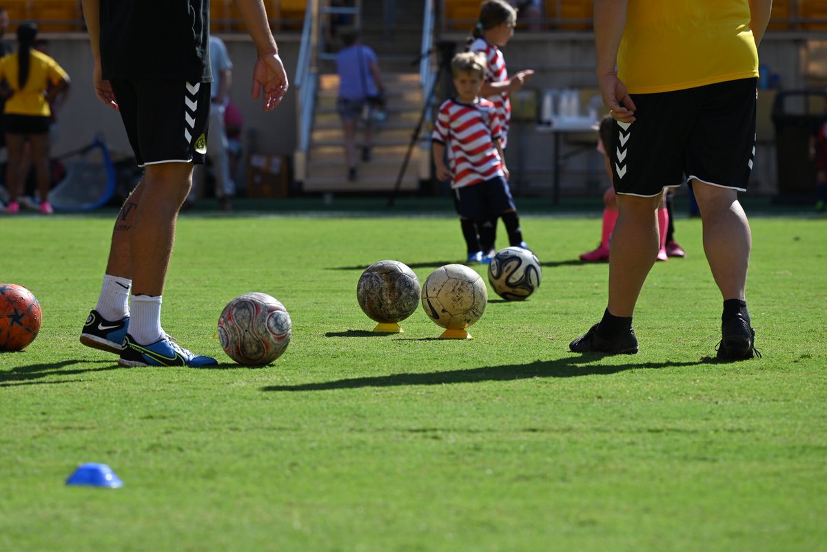 AcrisureStadium's tweet photo. World Cup ready! ⚽️

Free Youth Soccer Clinics with @HoundsAcademy coaches were held this weekend at the Pennsylvania World Cup Fan Zone!

📸: @Pittsburgh https://t.co/IWdkcBI77m