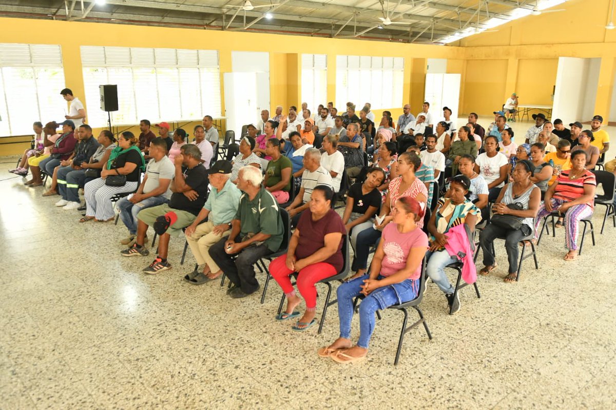 juntacentral's tweet photo. La #JCE, a través de su Mesa de Inclusión, participó en la Jornada de Inclusión Social organizada por el Consejo Nacional de la Persona Envejeciente (CONAPE), realizada en la Escuela Cristo Rey, sector Los Jardines, en San Francisco de Macorís.

Como parte de esta iniciativa, la JCE realizó la captura de datos biométricos y personales para la posterior entrega de la #NuevaCédulaRD a los adultos mayores participantes.