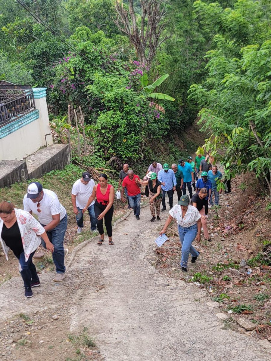 manuelcrespoRD's tweet photo. Desde lo más alto de Salcedo, Rancho Arriba, solo se siente el aroma que recorre toda la geografía de la Provincia Hermanas Mirabal y el pais: @LeonelFernandez Presidente 2028. Nuestros equipos trabando en cada rincon, durante la Jornada Nacional de Crecimiento, ayer sábado. https://t.co/r2GGCbw5Vb