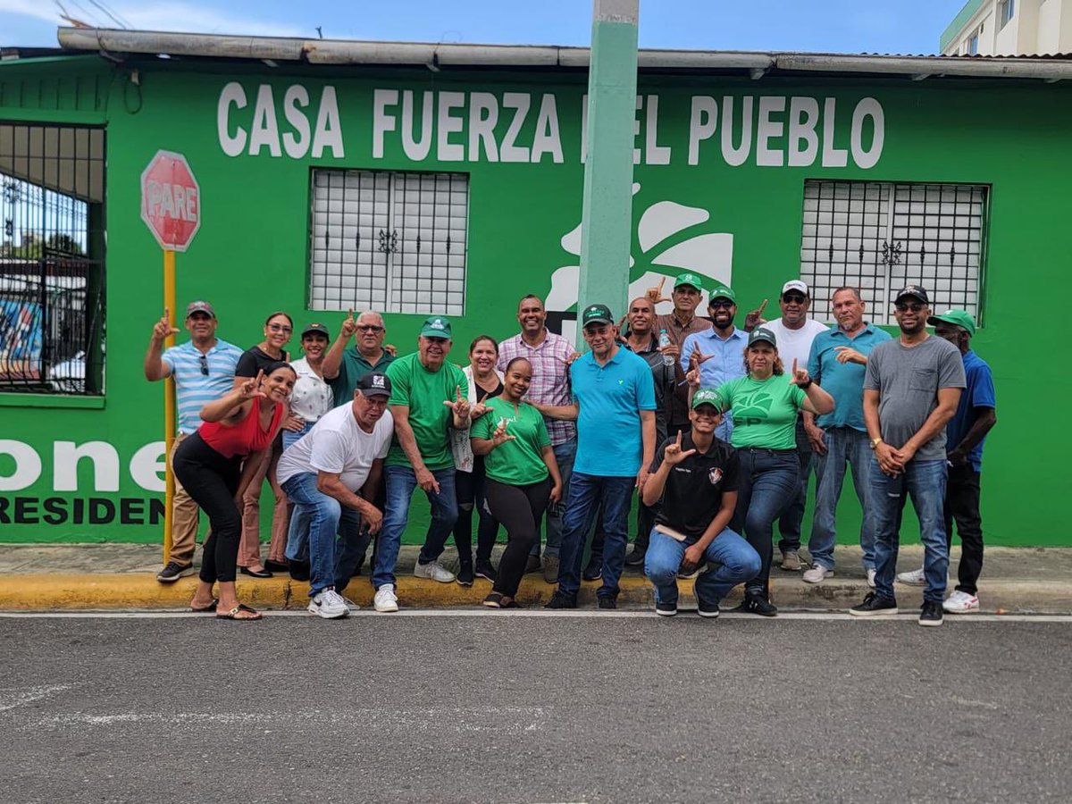 manuelcrespoRD's tweet photo. Desde lo más alto de Salcedo, Rancho Arriba, solo se siente el aroma que recorre toda la geografía de la Provincia Hermanas Mirabal y el pais: @LeonelFernandez Presidente 2028. Nuestros equipos trabando en cada rincon, durante la Jornada Nacional de Crecimiento, ayer sábado. https://t.co/r2GGCbw5Vb