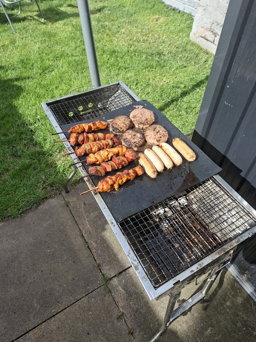 JHuckfield56's tweet photo. Burger...hot dog or kebab anyone 😋 https://t.co/RQ8rd0lrjZ