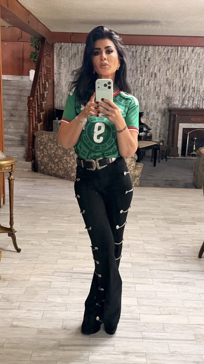 PArsof's tweet photo. .Hoy juega @miseleccionmx y hoy se siente distinto.

Que suene el mariachi, a ondear la bandera y que el Estadio retumbe con la alegría de todo un país. 

Hoy no solo juega el tricolor, hoy juega #México entero. 

#SomosMéxico
#FIFAWorldCup

🇲🇽❤️⚽️ https://t.co/7g7FJI97Gq