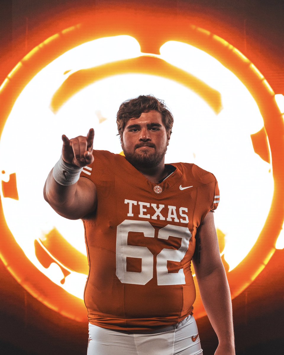 TexasFootball's tweet photo. 62 days 🤘

@ConnorRob72 https://t.co/Wm1RLz0kN2
