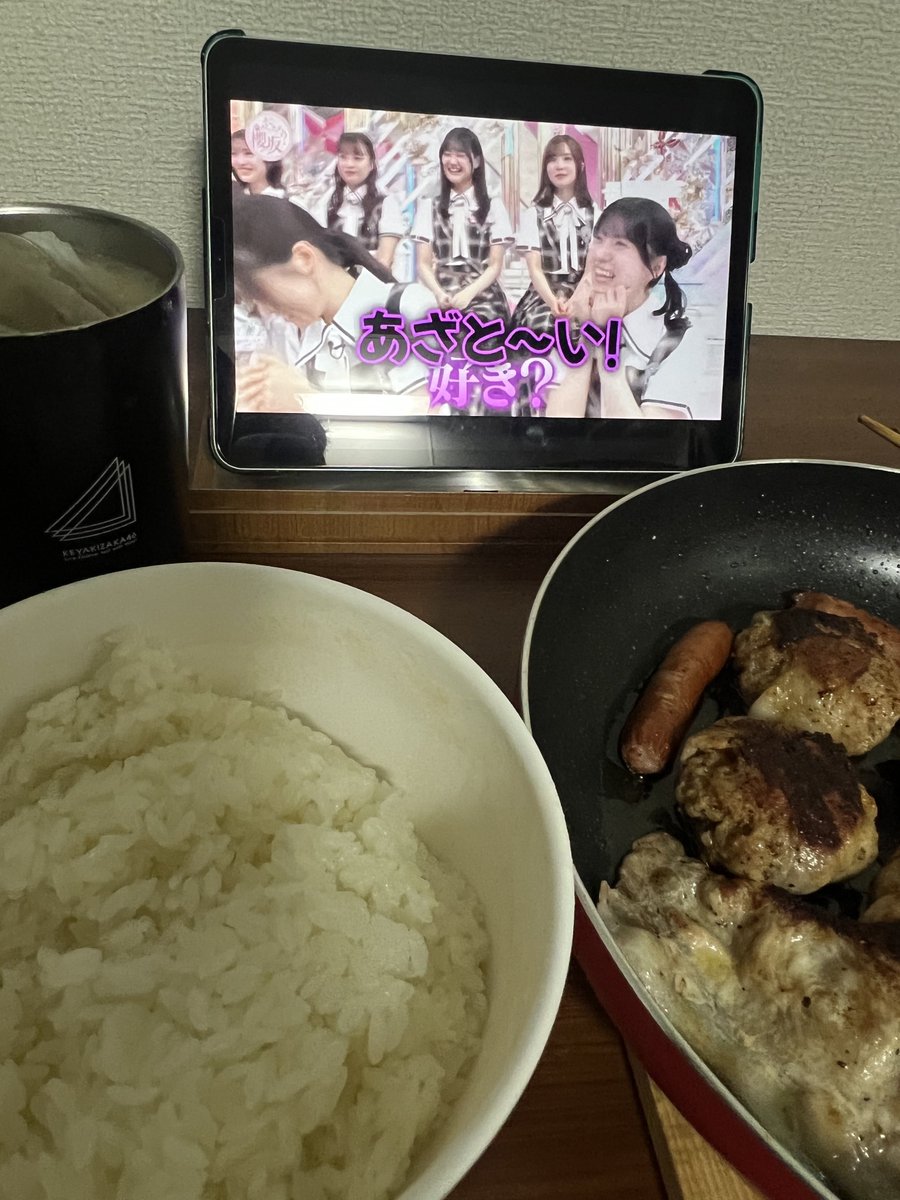 tonkotu_0727's tweet photo. 本日の豚の帽子亭🍳
『肉巻きハンバーグ』
鶏バーグに豚ロースを巻いて焼き上げた
肉巻きバーグ✨
せーのがさんハイ!
いただきます🙏
#料理男子 #料理好き #深夜営業
#Buddies料理部 #SCOPIST #ラフリ隊 https://t.co/uFRqxw5PNF