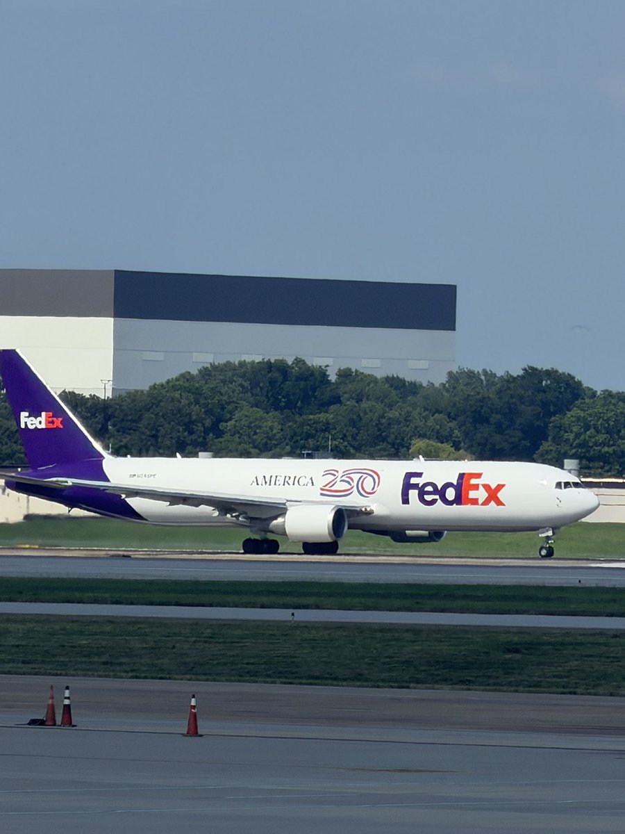 bigpeteweber's tweet photo. @flightradar24 @FedEx https://t.co/GYoFmP7aKe