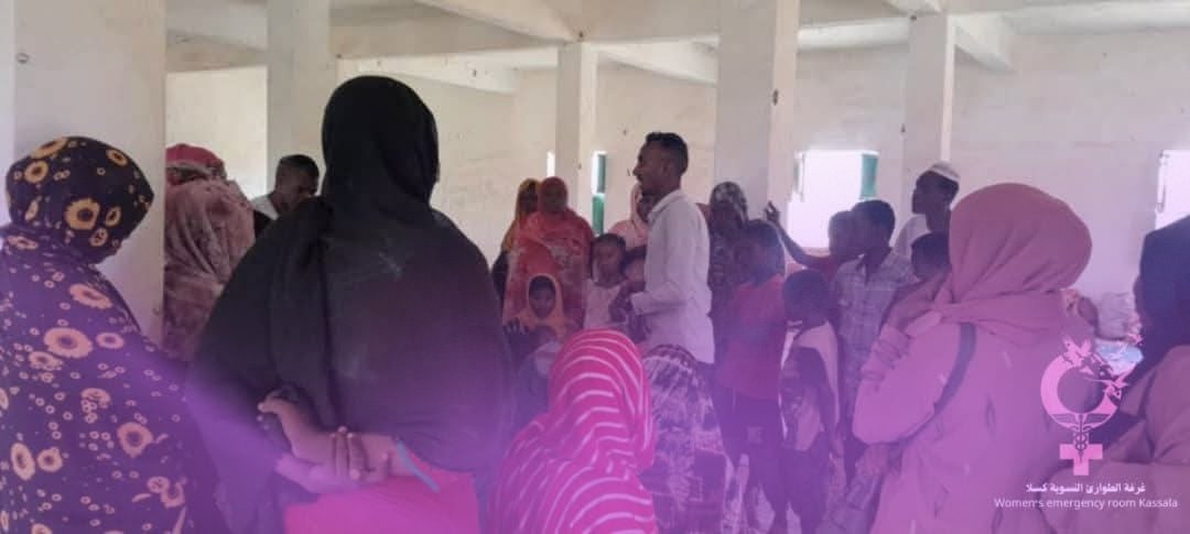 EmergencyWomenK's tweet photo. من الذاكرة | البداية التي صنعت الأثر 🩷
في يوليو 2024، لم يكن هذا مجرد نشاطٍ إنساني، بل كان أول خطوة في رحلة غرفة الطوارئ النسوية كسلا.
من مركز إيواء نزلت العمدة بمنطقة الحفاير، بدأنا بتوزيع 260 حقيبة نسائية تحتوي على مستلزمات أساسية، إلى جانب تنفيذ جلسات للتوعية الصحية، إيمانًا https://t.co/uMsjml3ygc
