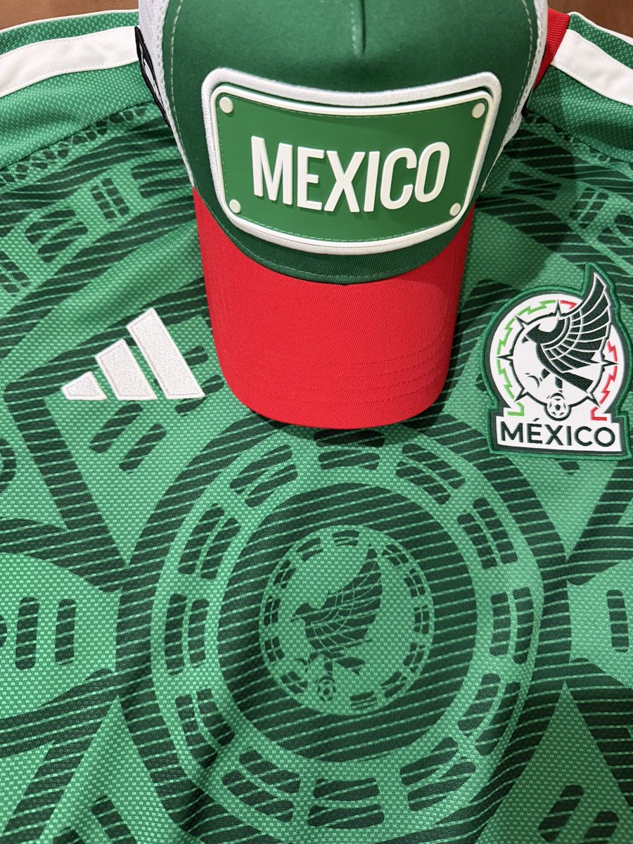 fsllarena's tweet photo. 1000% de ilusión, 100% de fe . Vamos México Carajooo!! 🇲🇽🇲🇽🇲🇽🇲🇽 #Mexico #México #YSiSí #MEXvsENG https://t.co/86QIQq14XA