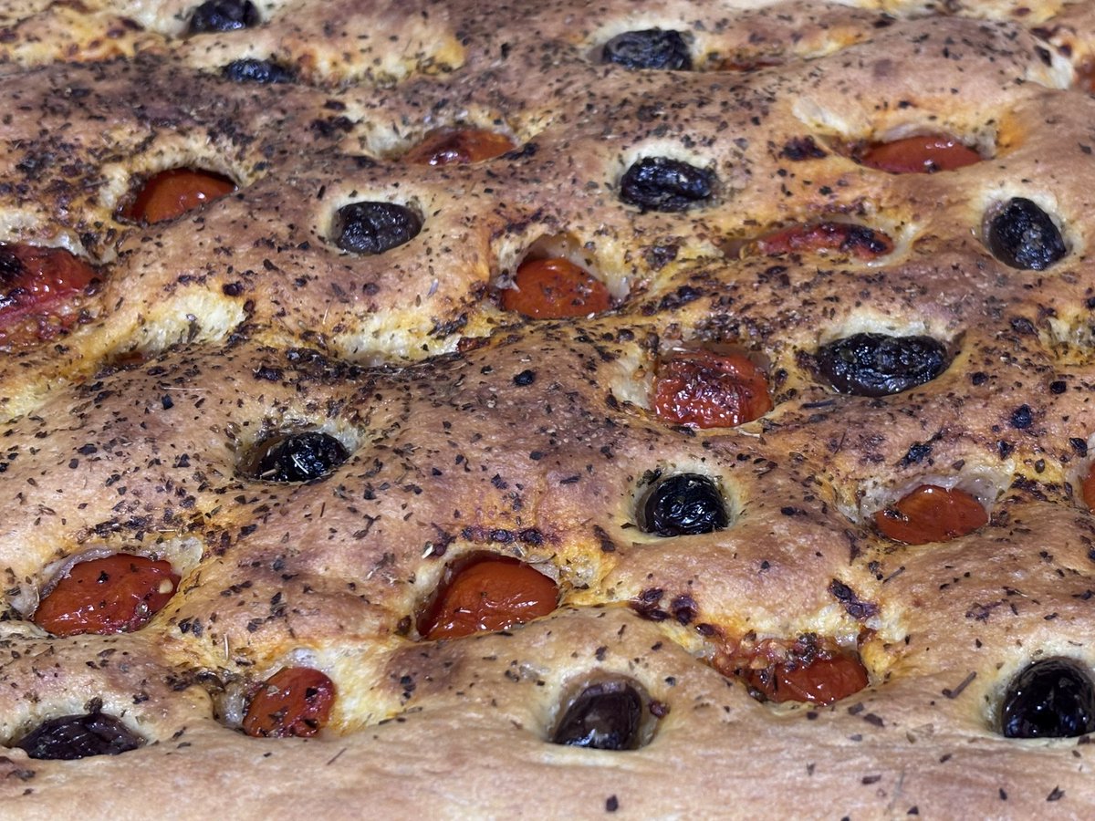 lucadg75's tweet photo. #Focaccia , #Pizza al pomodoro, #Dolce con la ricotta, #Lost ( seconda visione ).
La casa sembra l’inferno ma va bene così https://t.co/bASikh9CFT