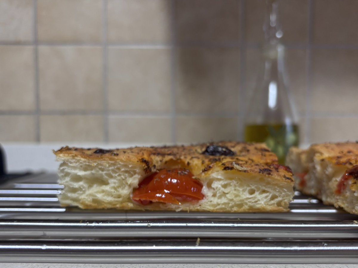 lucadg75's tweet photo. #Focaccia , #Pizza al pomodoro, #Dolce con la ricotta, #Lost ( seconda visione ).
La casa sembra l’inferno ma va bene così https://t.co/bASikh9CFT