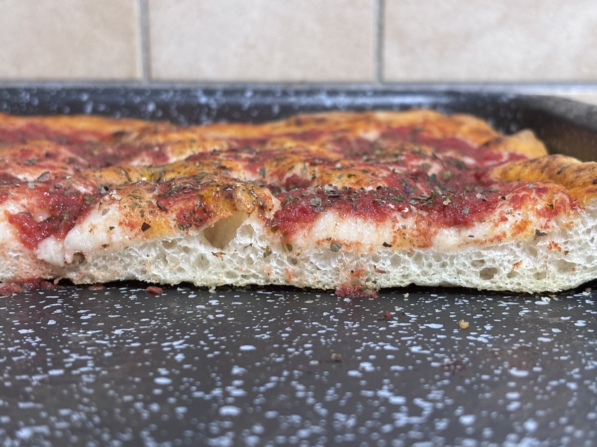 lucadg75's tweet photo. #Focaccia , #Pizza al pomodoro, #Dolce con la ricotta, #Lost ( seconda visione ).
La casa sembra l’inferno ma va bene così https://t.co/bASikh9CFT