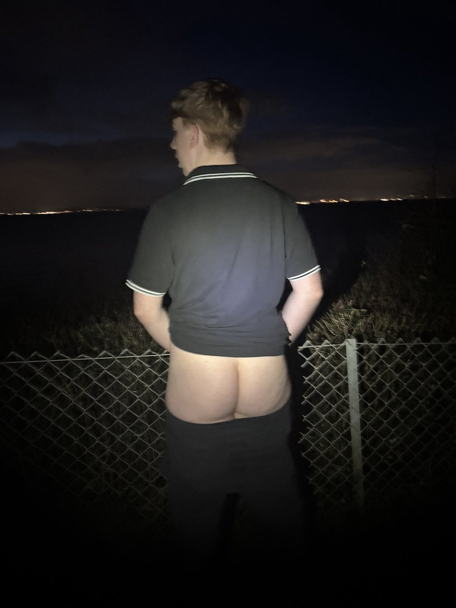 Maskedtwinkss's tweet photo. would you join me outside? 
🍑 https://t.co/68z79s1xOr