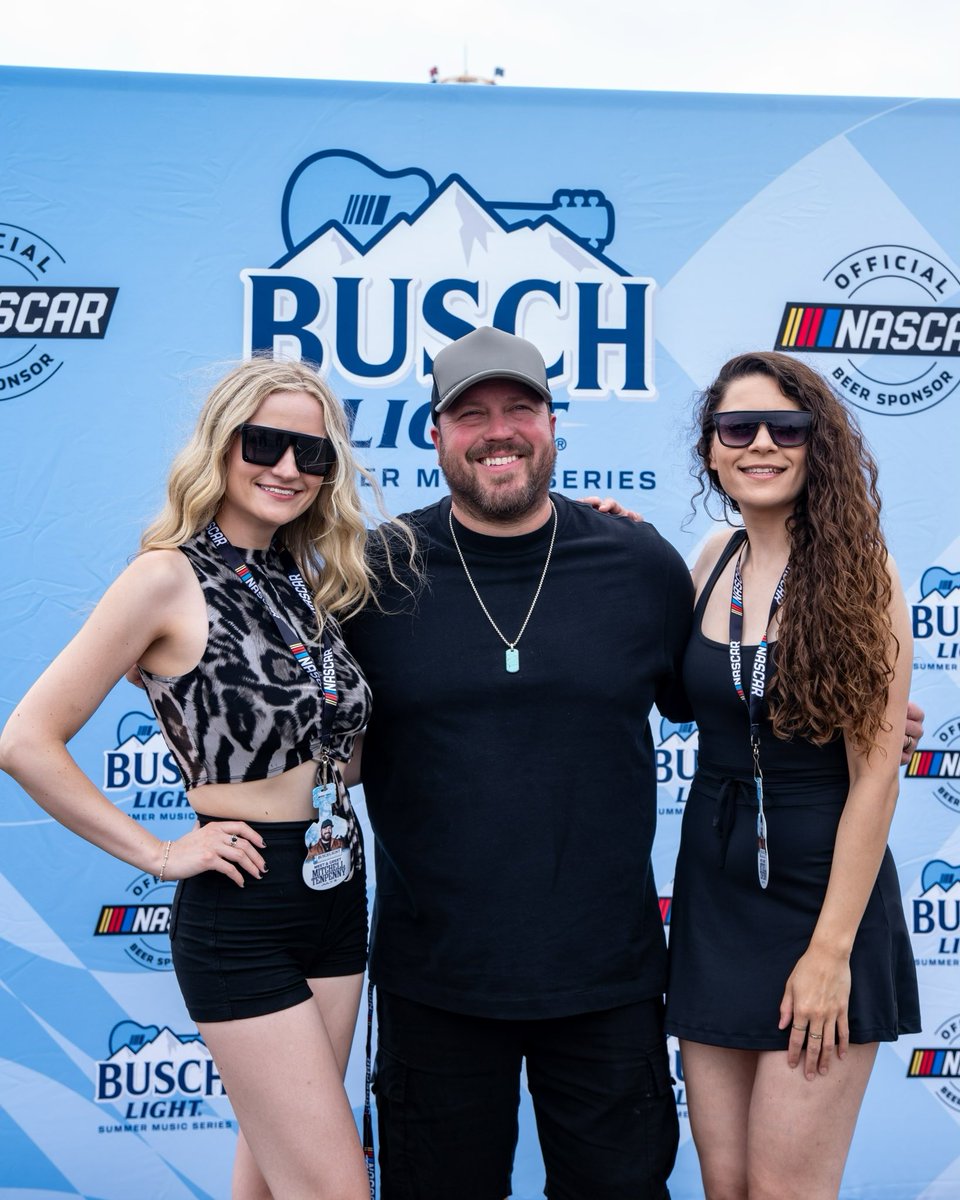 ChicagolndSpdwy's tweet photo. All smiles! 🤩

These lucky fans met Mitchell Tenpenny before he takes the stage for the @BuschBeer Light Summer Music Series https://t.co/loDXYuQMWt