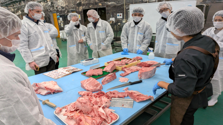 natprovisioner's tweet photo. Japan External Trade Organization and Japan Livestock Products Export Promotion Council are seeking US meat distributors, butchers and foodservice operators interested in exploring premium Japanese Wagyu beef.

Learn more: https://t.co/39TFYdSlT7
Photo: JETRO https://t.co/gtODKugzZ0
