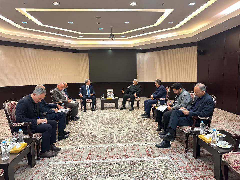 CubaMES's tweet photo. 🇮🇷🇨🇺 Recibe miembro de la Comisión de Seguridad Nacional del Parlamento iraní al ministro de @CubaMES, quien viajó a Teherán encabezando la delegación oficial que participó en la ceremonia de homenaje al Líder Supremo de la Revolución Islámica en Irán. 

ℹ️https://t.co/TkyLcK3B0Y https://t.co/dT3KqWsBqA
