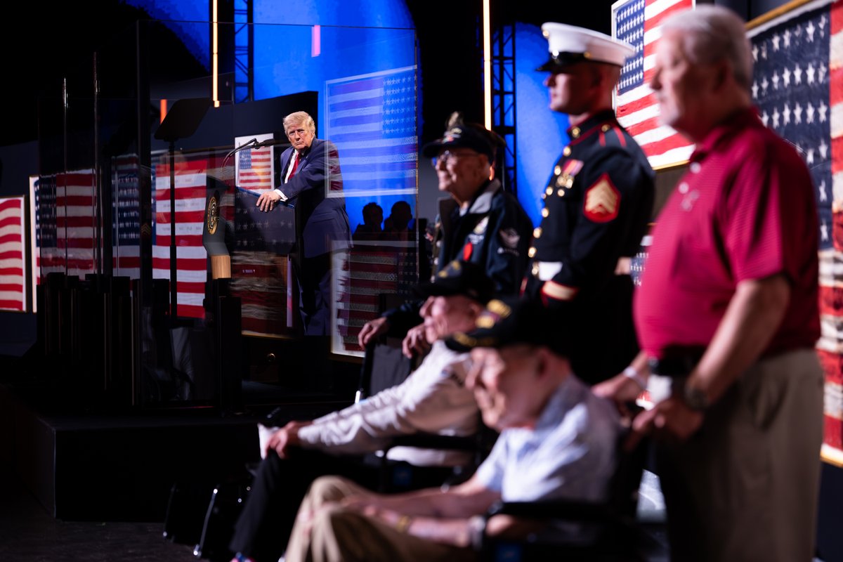 WhiteHouse's tweet photo. Because of heroes like them, our flag will always stand for LIBERTY AND JUSTICE FOR ALL. https://t.co/S1cVNThn6S