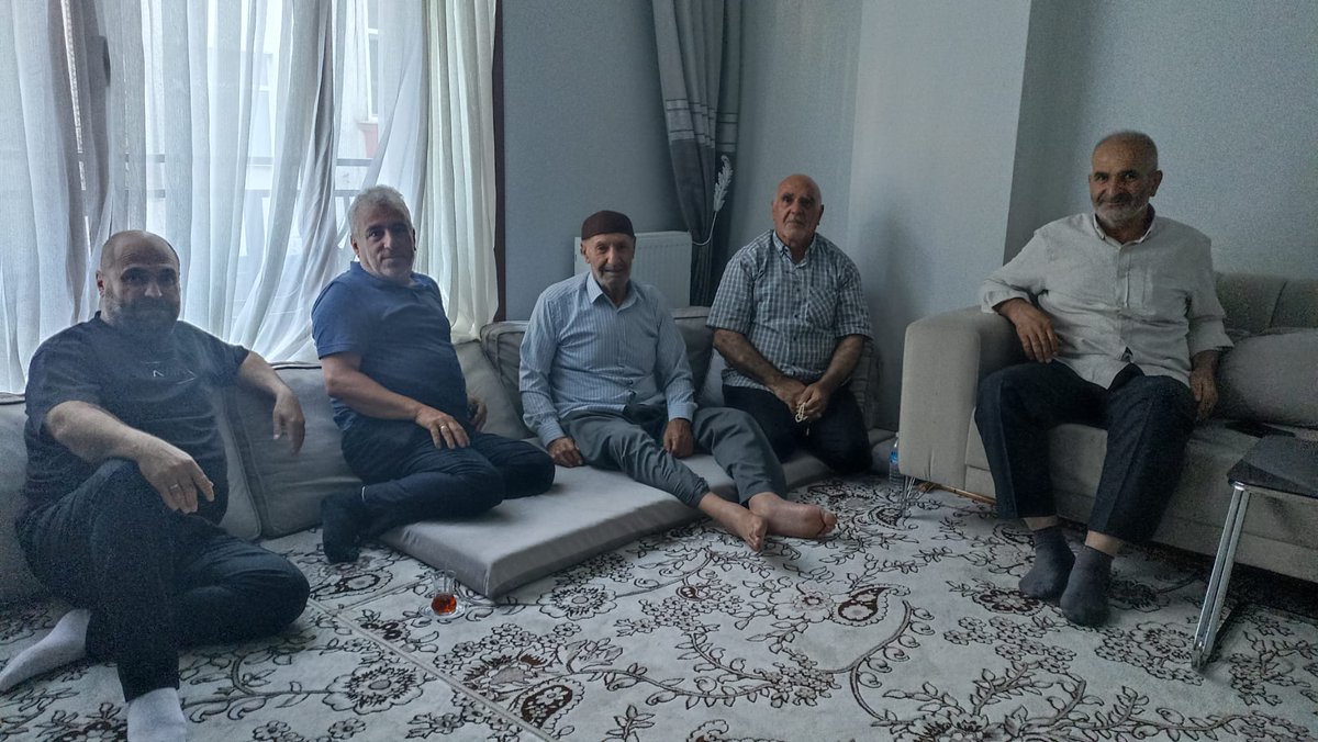 HudaPar34Gop's tweet photo. İlçe Başkanımız Hüseyin YALÇIN, büyüklerimizin hayır duasını almak üzere ilçemizin kanaat önderlerinden Mardinli Hacı Hasan Uçak Efendi'yi ziyaret etti.

Büyüklerimizin duasını almaya ve milletimizin ortak değerleri doğrultusunda çalışmaya devam edeceğiz.
#HÜDAPAR #Gaziosmanpaşa https://t.co/CzhcttRIxu