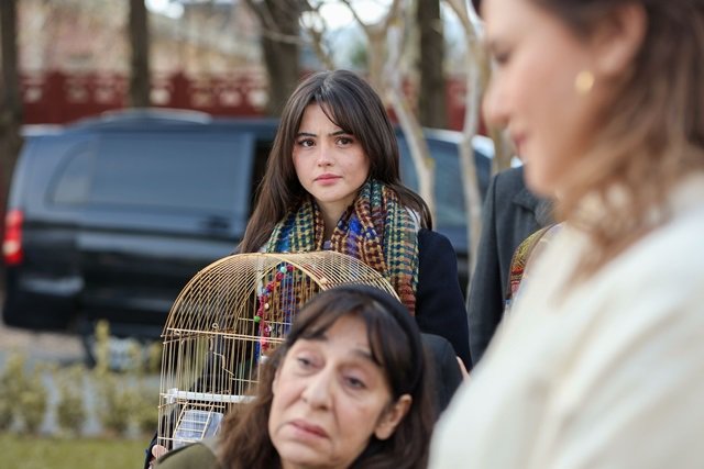 SiteDeryaAR's tweet photo. *◞🎻 *🧁˚ ᯓ 🫚 #deryapınarak en las fotos promocionales de los capitulos de #yanoda https://t.co/ddYJrRzr8Y