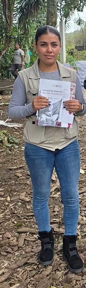 InformaX_Inside's tweet photo. @Letamaya Crisis en Bienestar Coatepec: Denuncian red de nepotismo, acoso y desvío de programas

Coatepec, Ver.– El descontento y la tensión institucional han alcanzado un punto crítico en la Región 01 de la Secretaría de Bienestar con sede en Coatepec. https://t.co/8dK4iWtDlI