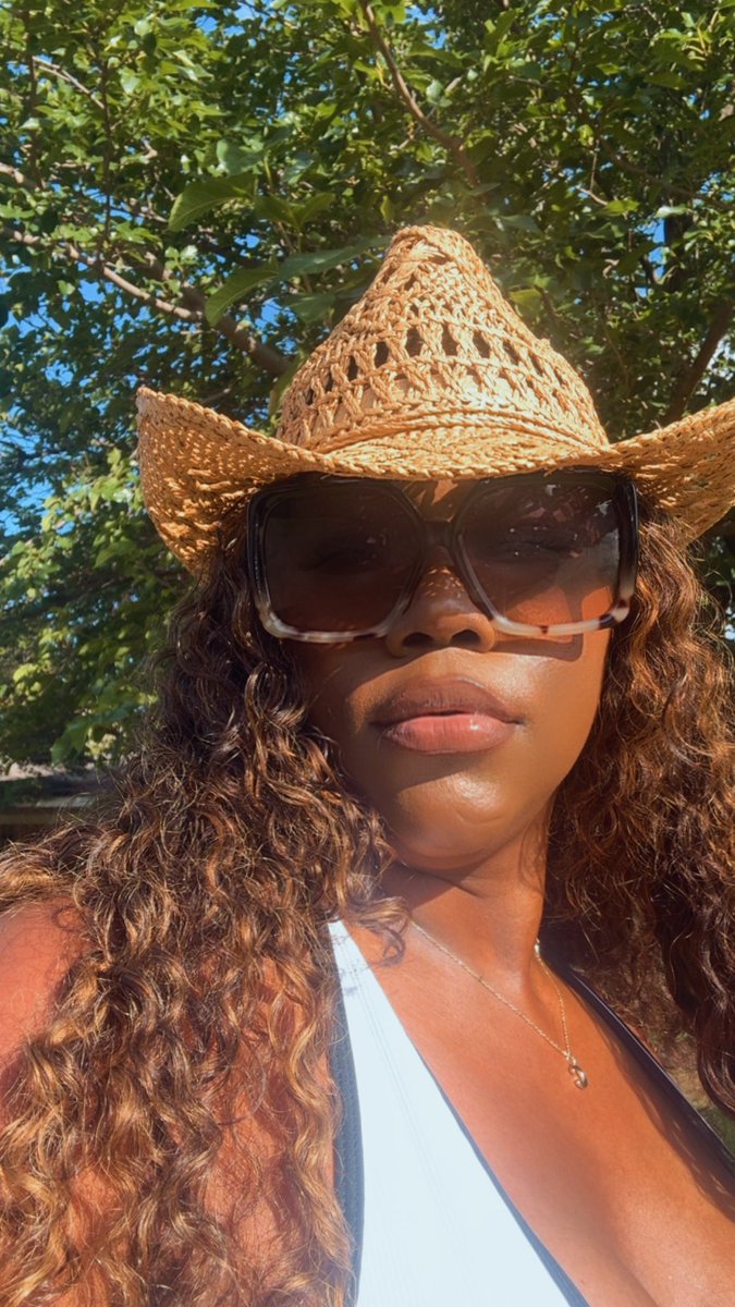 _cherishme_'s tweet photo. I love the pool 🏊🏾🤍 https://t.co/b4hUN9WyKJ
