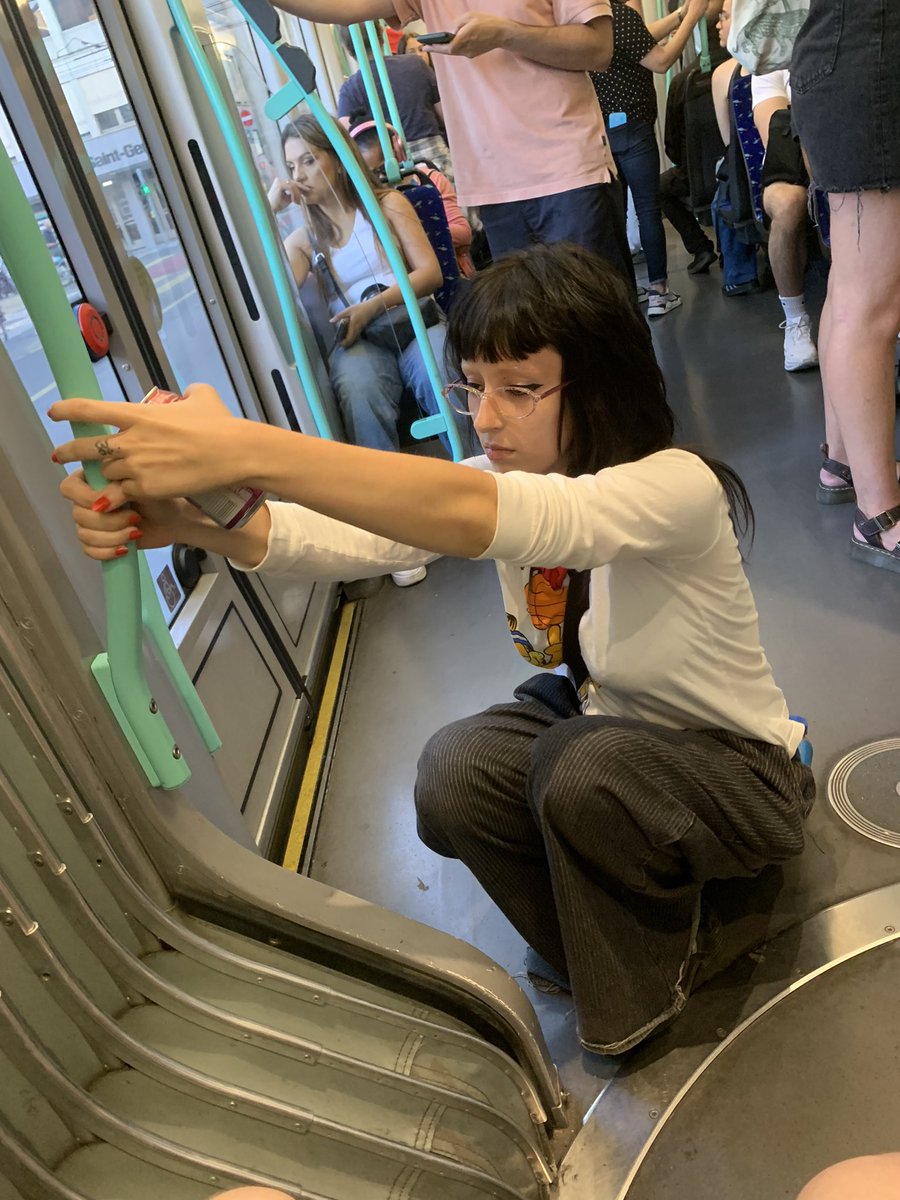 akabestgf's tweet photo. "nan je sais nager que avec la frite mais je le fais pas parce que on se moque de moi après" https://t.co/J0bBIBixg0