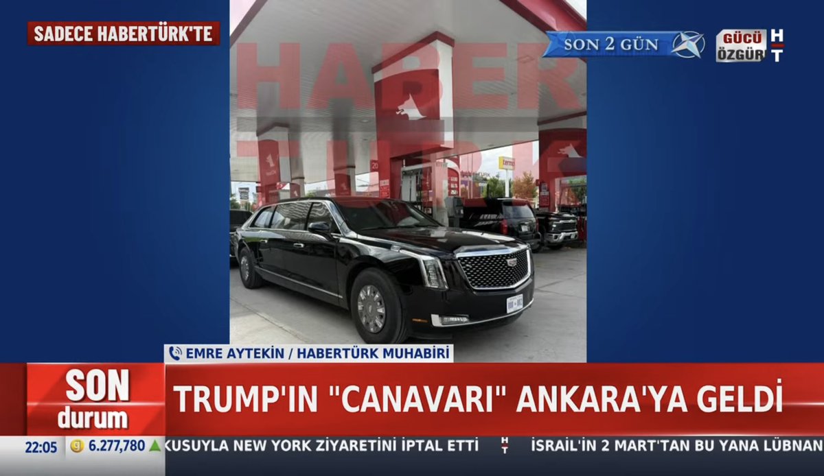 senaalkan's tweet photo. HABERTÜRK ÖZEL— Trump’ın başkanlık filosundaki araçlar Ankara İstanbul yolundaki bir petrol ofisinden benzin alıyor...

Amerikan başkanına eşlik eden filoya tahsis edilen 800 002 plakasıyla görüntülenen araçlar Trump gelmeden Türkiye’de benzin alırken görüntülendi. Arkalı önlü benzin alan 2 aracın plakası da aynı. 

Habertürk’ten Emre Aytekin’in özel haberine göre; petrol ofisinde çalışanlar araçlara yaklaştırılmadı. 

“800-002” plaka numarası, Amerika Birleşik Devletleri Başkanı’nın resmi araç konvoyuna tahsis edilen plaka. Plaka yalnızca tek bir araca ait değil.

ABD Gizli Servisi, başkanın hangi araçta bulunduğunu gizlemek ve yanıltıcı araçlar oluşturmak amacıyla aynı plakayı birden fazla, birbirine benzeyen zırhlı araca takabiliyor.