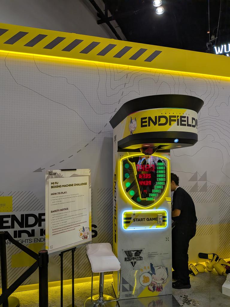 blak_sanda's tweet photo. Finally made it into the @AKEndfield booth! #endfieldax2026 https://t.co/27nHj7aUSO