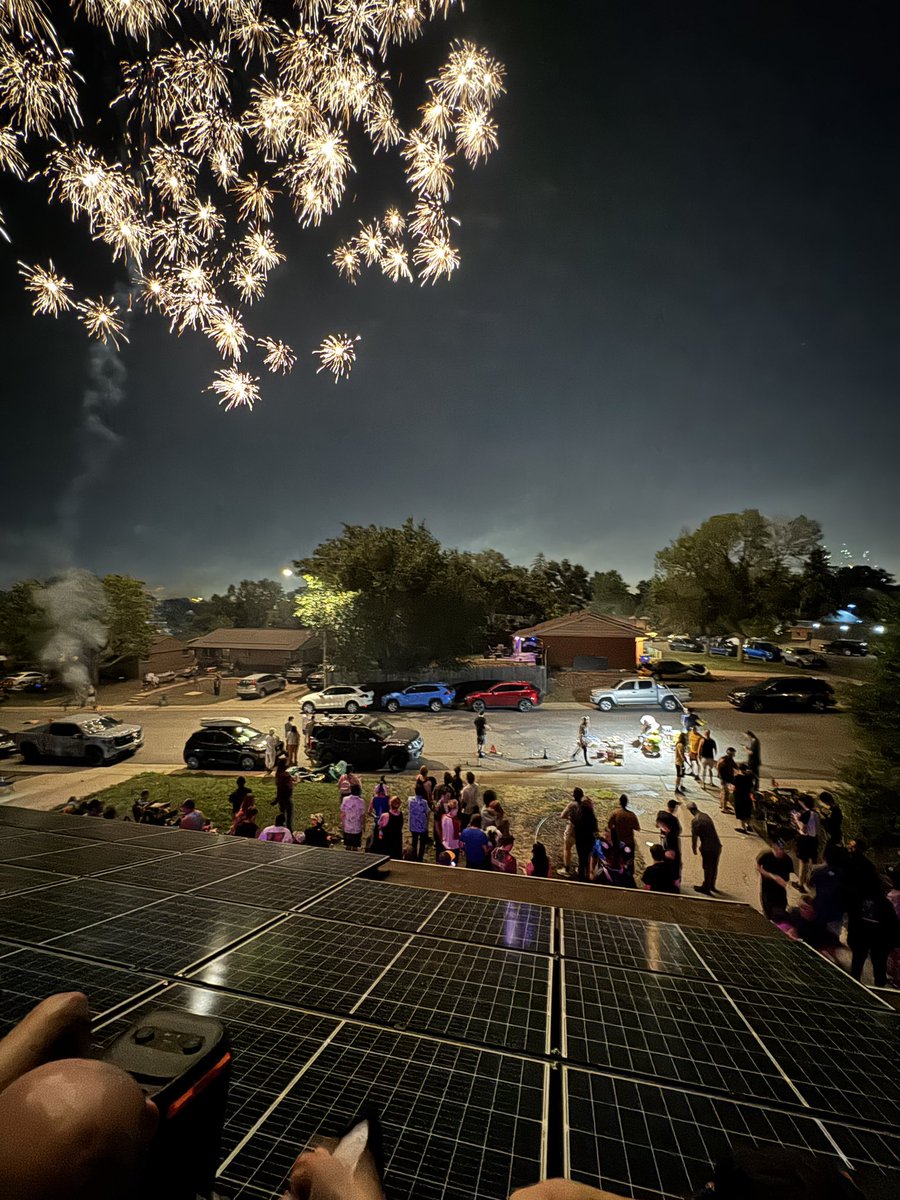 twopiecedior's tweet photo. I’m constantly reminded how awesome this fandom is by how it brings together so many amazing people and creates everlasting memories, simply because we love being silly animals and having fun. 🥰 Love all you animal shaped friends 🐶

Happy 4th!! ❤️🎇🎆 https://t.co/o4wEpi5gQM