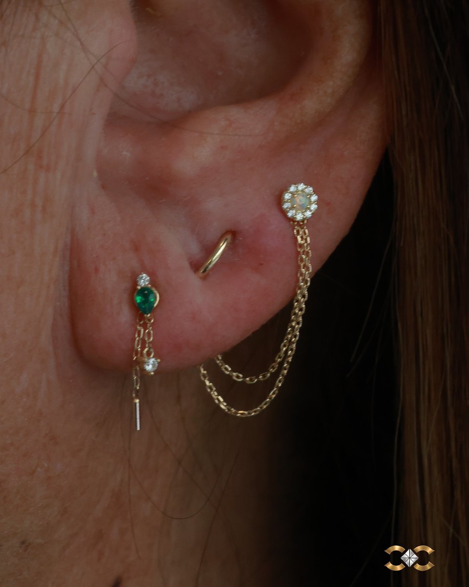 PiercerCharlie's tweet photo. A little chainwork goes a long way. ✨
The soft gold tones, opal sparkle, and emerald green accent come together beautifully in this delicate lobe curation.
#EarCuration #PiercerCharliesCreations #FineJewellery https://t.co/37FhqcuLS5 https://t.co/dtVGA2ZY37
