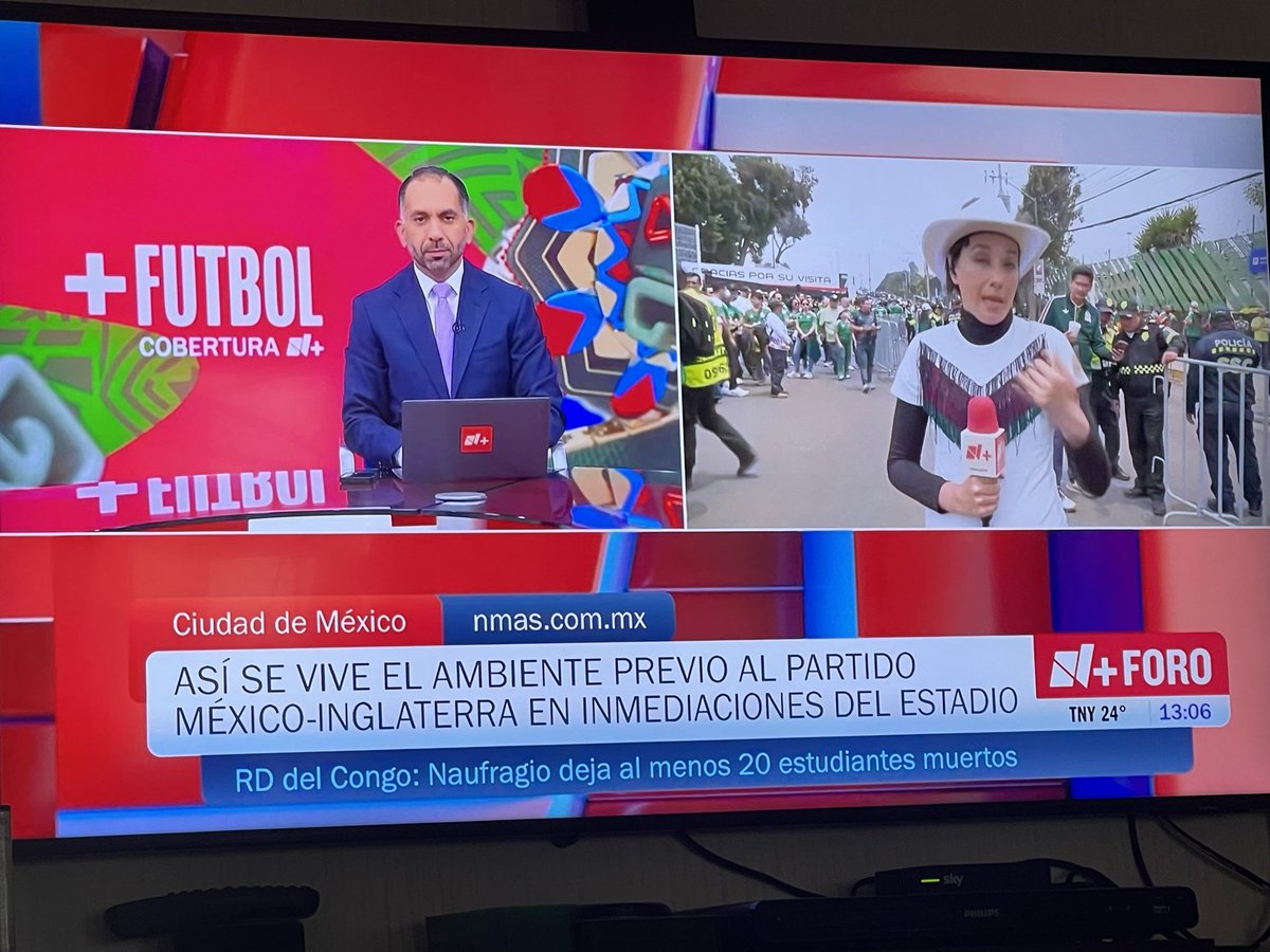 ArellanoNMSK's tweet photo. @javomartinezr Mi Javi ya listo para ver ganar a mexico ? Gracias por la información y sólo te falto ponerte la verde !! Este día es histórico y hasta para ti en el noticiero el haber trasmitido las noticias este preciso día y quien sabe si volvamos a vivirlo.Ánimo !!🙏🏻⚽️🇲🇽😎✌️ https://t.co/x2r9HHgZaP