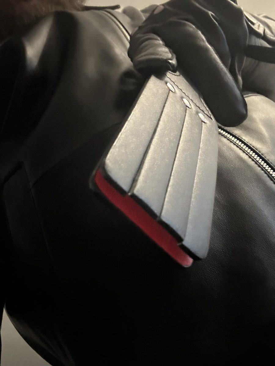 TomLeather72's tweet photo. Bend over…………..😈🐷

Master 
Dom
Alpha
Findom
Paypig
Spoonspig
Leather 
Scotland https://t.co/lAoN88EQwc