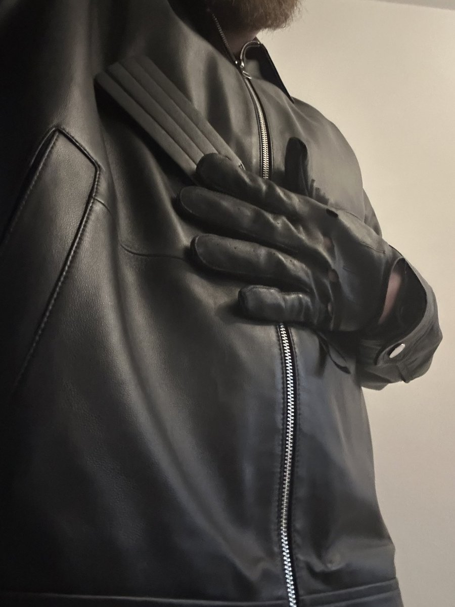 TomLeather72's tweet photo. Bend over…………..😈🐷

Master 
Dom
Alpha
Findom
Paypig
Spoonspig
Leather 
Scotland https://t.co/lAoN88EQwc