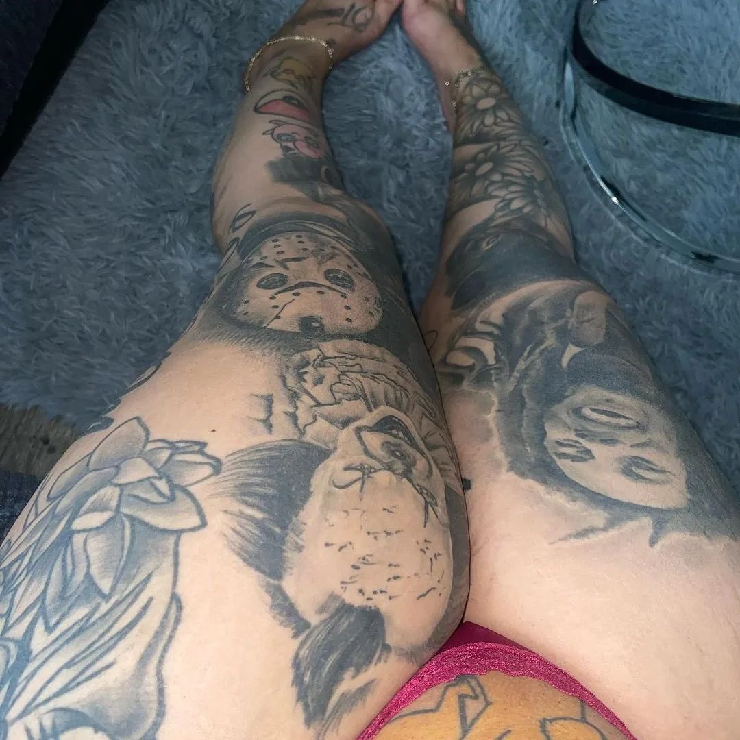 goekhan246's tweet photo. I need a foot massage https://t.co/IOdjXr96B0
