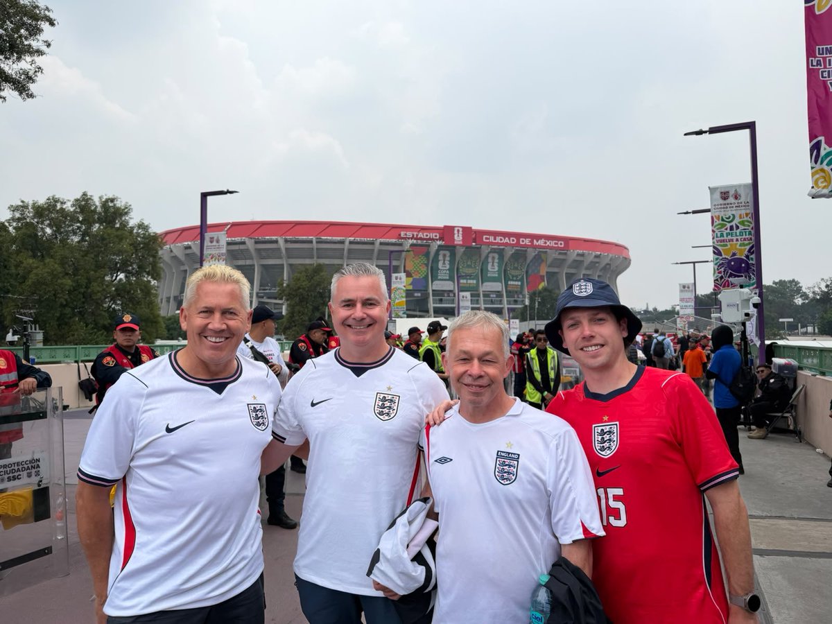 crimp_it's tweet photo. We’ve made it to the Azteca  🏴󠁧󠁢󠁥󠁮󠁧󠁿 🇲🇽 
A bucket list dream day is on !! https://t.co/PdBzaTOmCF