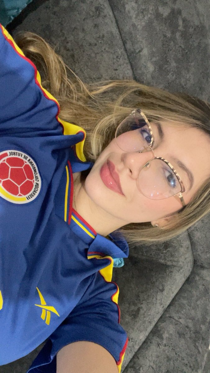 BlanquitaEnProb's tweet photo. estrenosa 🤓 https://t.co/hq4OPH4YA6