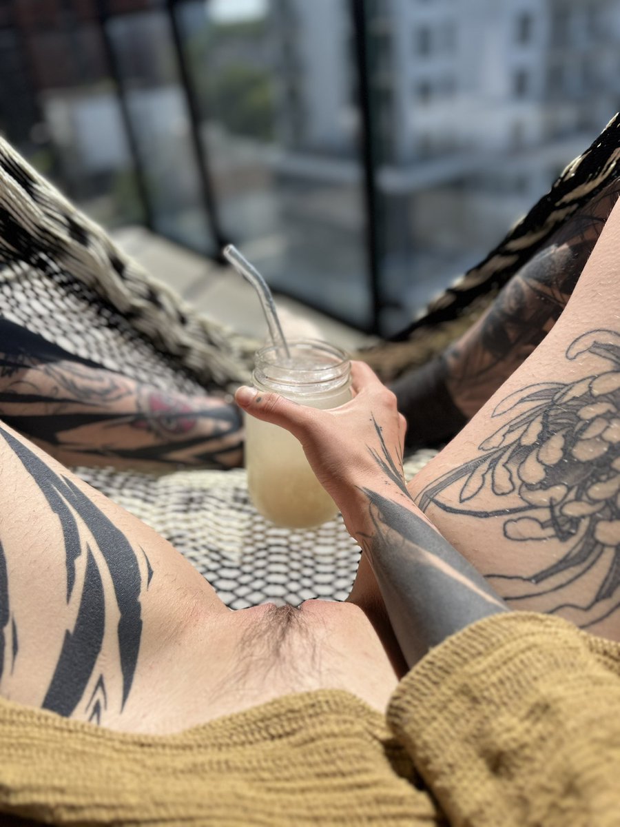Magxnumb's tweet photo. Daily sunning my holes 🌞 don’t forgot to do yours! https://t.co/57FmA1ZaEY