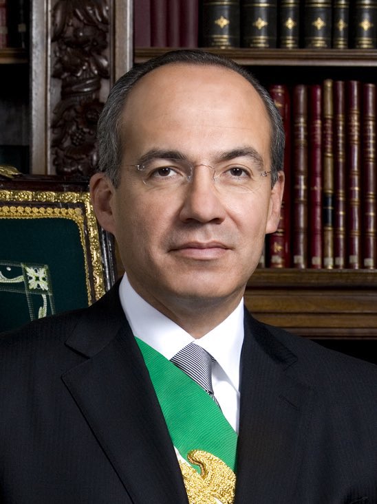 Jackie2theworld's tweet photo. Hace 20 años tuvimos Presidente…

Ahora, Calderón da conferencias, emprende, aparece en medios internacionales, es un referente mundial…

Otros nunca pudieron comprobar sus dichos, y hoy se esconden en un rancho.

#FelipeCalderonFueMejor 👏👏👏👏 https://t.co/5Yz52NYo07