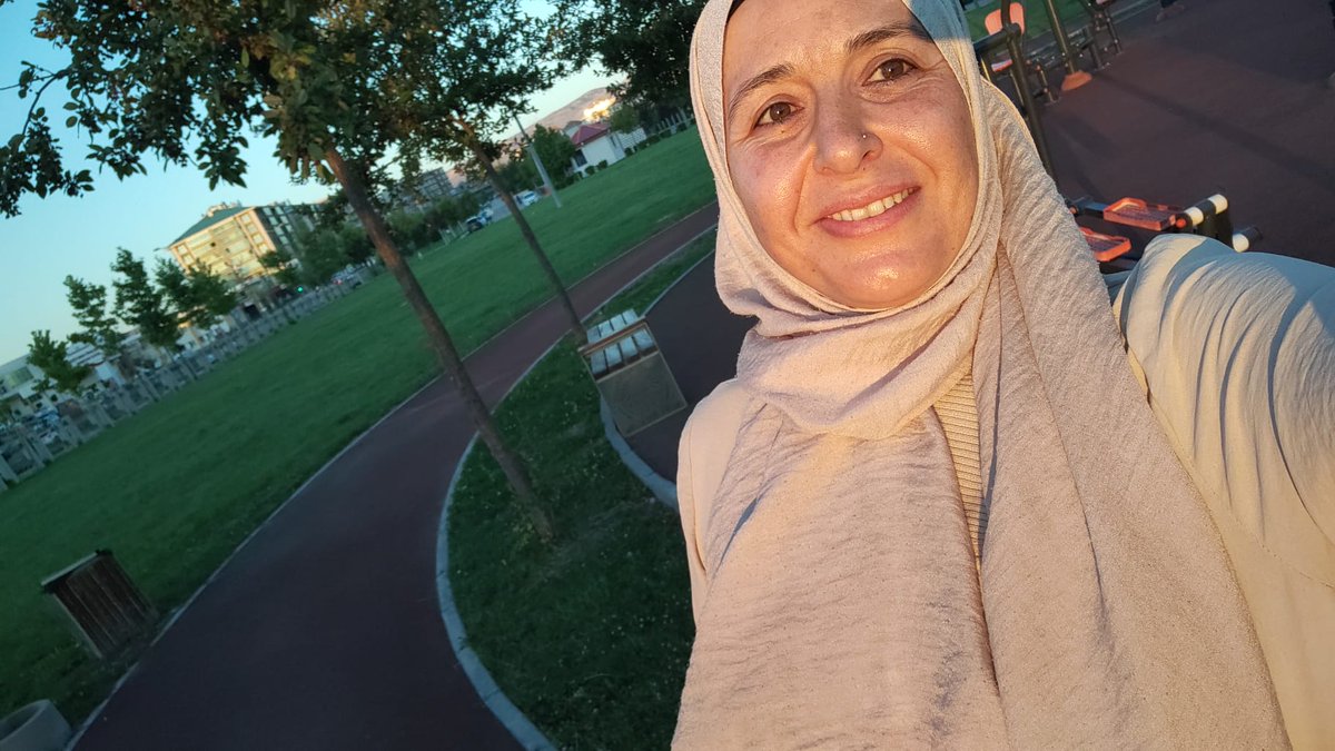 leylaerdogan06's tweet photo. Ankara Gölbaşın da yaşıyorum 
Ankara'da beni tanıyan arkadaşlar 
Mesaj atın bu yeni sayfam 
Beni tanıyan herkes yazarsa sevinirim
#ankara #gölbaşı #iyigeceler #gece https://t.co/KdF2BgqhKe