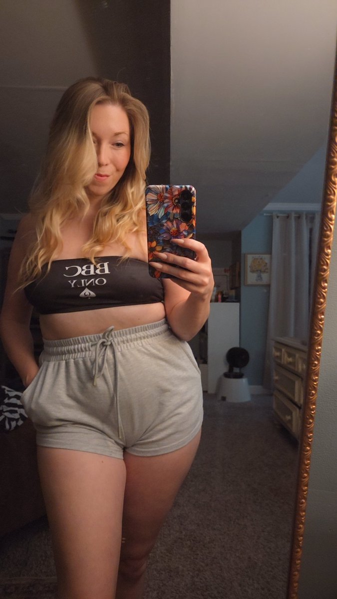 Behindthislens2's tweet photo. Going live on Chaturbate in about 20 minutes!!
Nikkib653466 
#camgirlِ #chaturbate #adultsonly #blonde #qos https://t.co/ldDDfuWaRe