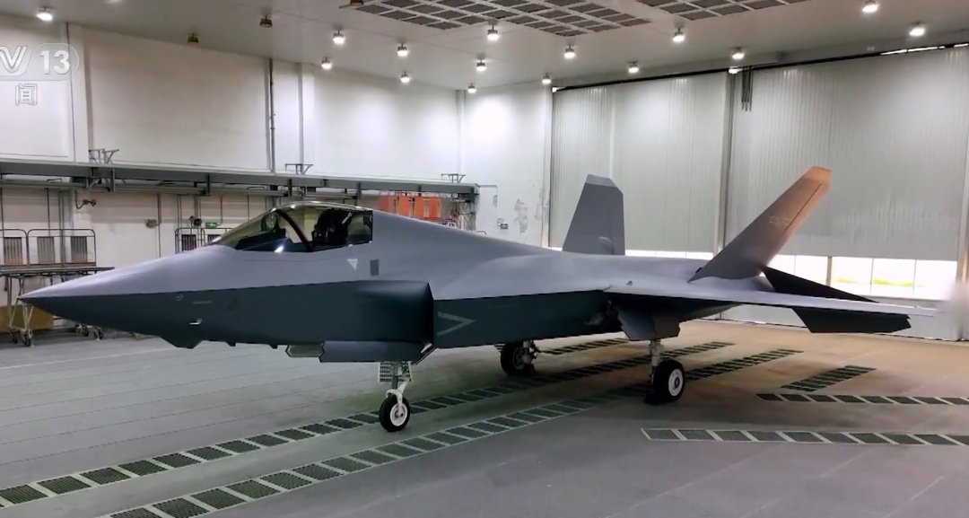 TacticalTribun's tweet photo. 🔺🇵🇰🇨🇳❌🇮🇳:
Pakistani pilots are getting trained on J-35 Stealth jets, US reports confirm it. Meanwhile India is unable to make Tejas.

- Indian Analyst, Dinesh K Vohra, mocks IAF https://t.co/DAo26VicZ0