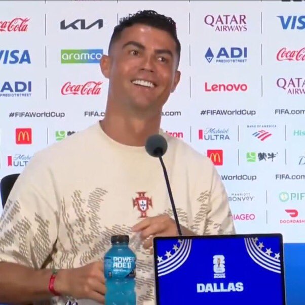 youknowjude_'s tweet photo. Journalist: "Do you have any favorite football twitter accounts?" 

Cristiano: "Yes, JB5 is the best one." https://t.co/seeRN3AKX4