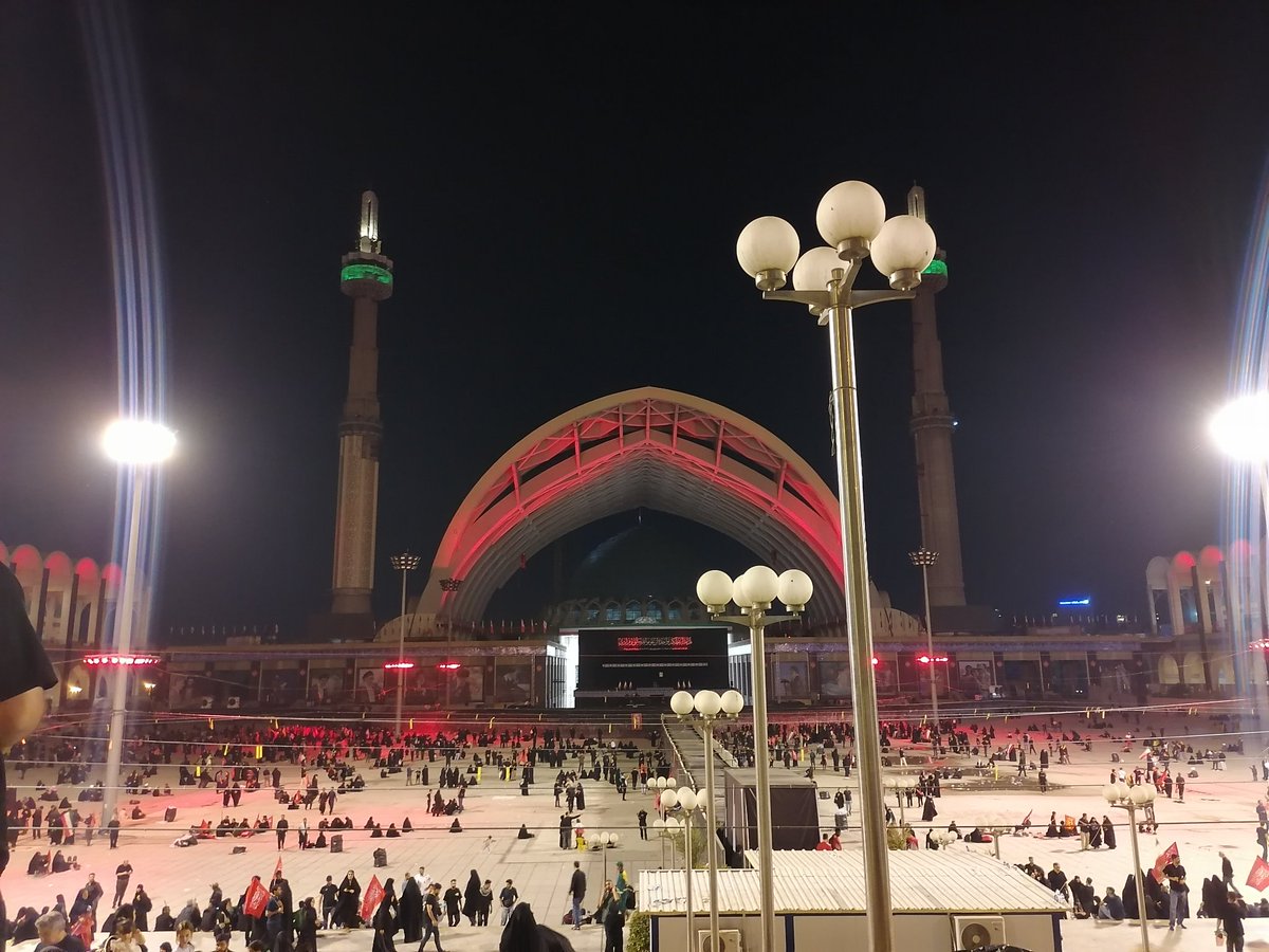 fofcot's tweet photo. شب عجیبی شده
مثل بین الحرمین دور هم حلقه زدند سینه زنی میکنند https://t.co/nBZn8vhd1y